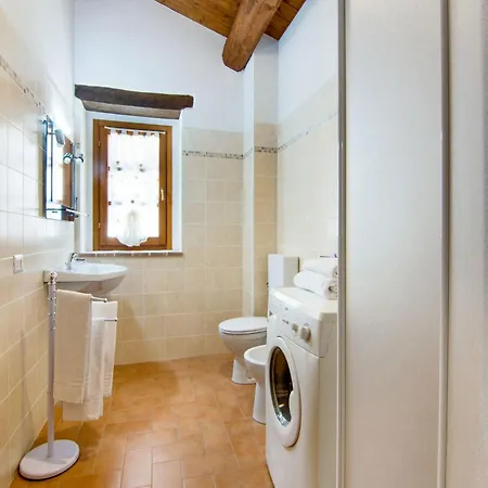 In With Pool * تْشيتّا دي كاستيلّو